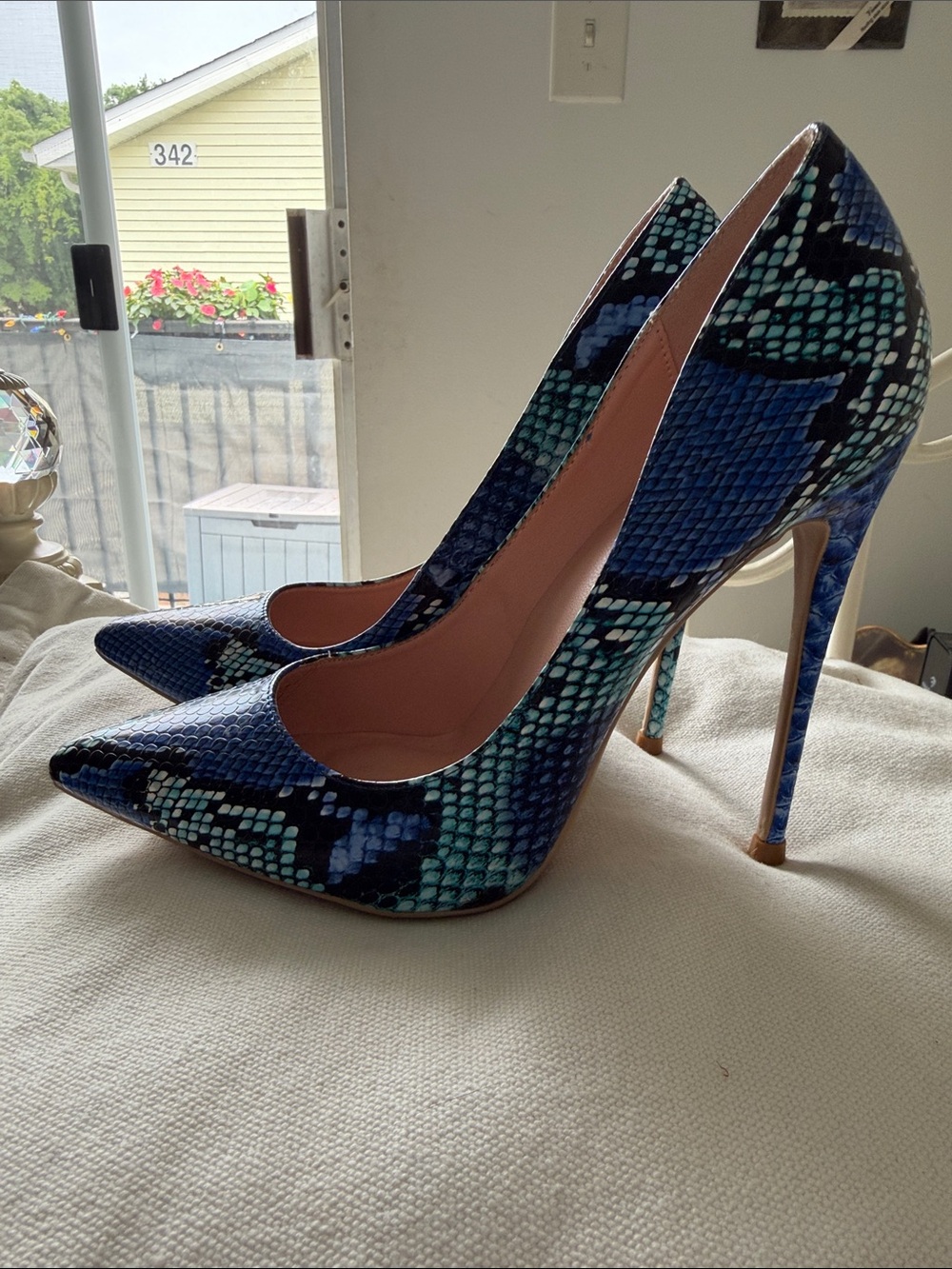Blue Snake-Print Pointed Toe Stiletto Pumps